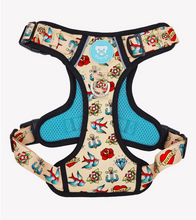 Cargar imagen en el visor de la galería, Arnés resistente para perros grandes con diseño tattoo-Arnés anti tirones para perros fuertes y grandes-Arnés trail para perros con materiales transpirables-Arnés ajustable para perros con cierre de seguridad