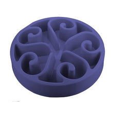 Cargar imagen en el visor de la galería, Este comedero, con diseño en espiral, promueve hábitos alimenticios naturales y ayuda a prevenir problemas como hinchazones y obesidad canina. Fabricado con materiales seguros y con base antideslizante, este accesorio es