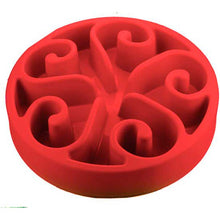Cargar imagen en el visor de la galería, Este ingenioso comedero para perros y gatos está diseñado para evitar el atragantamiento y fomentar una alimentación más pausada y saludable. Con su atractivo diseño en espiral y colores vibrantes, este comedero no solo