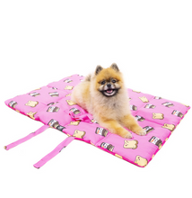 Cargar imagen en el visor de la galería, Manta Enrollable Dogtella para mascotas cómodas en cualquier lugar-Manta enrollable resistente y acolchada para excursiones y viajes-Manta plegable para perros manta dukier para mascotas estampadas