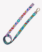 Cargar imagen en el visor de la galería, correadelamarcadukierparamascotasCorrea ajustable para perro con estampado de ositos de gominolaCorrea de perro con diseño divertido Dukier Gummy BearsCorrea para perros con mosquetón resistente