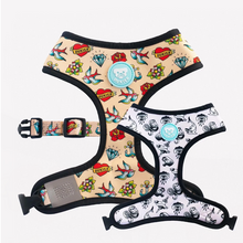 Cargar imagen en el visor de la galería, Arnés reversible para perro con diseño de tatuajes-Arnés para perros con tejido de neopreno-Arnés cómodo y ajustable para perros con estilo tattoo-Arnés reflectante para perros con doble diseño-comprar dukier arnes tatoo
